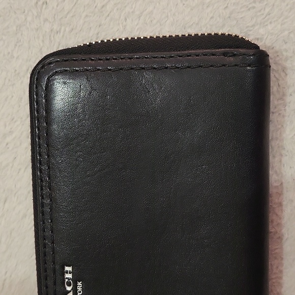 Coach Wallet 🖤 - Picture 5 of 17